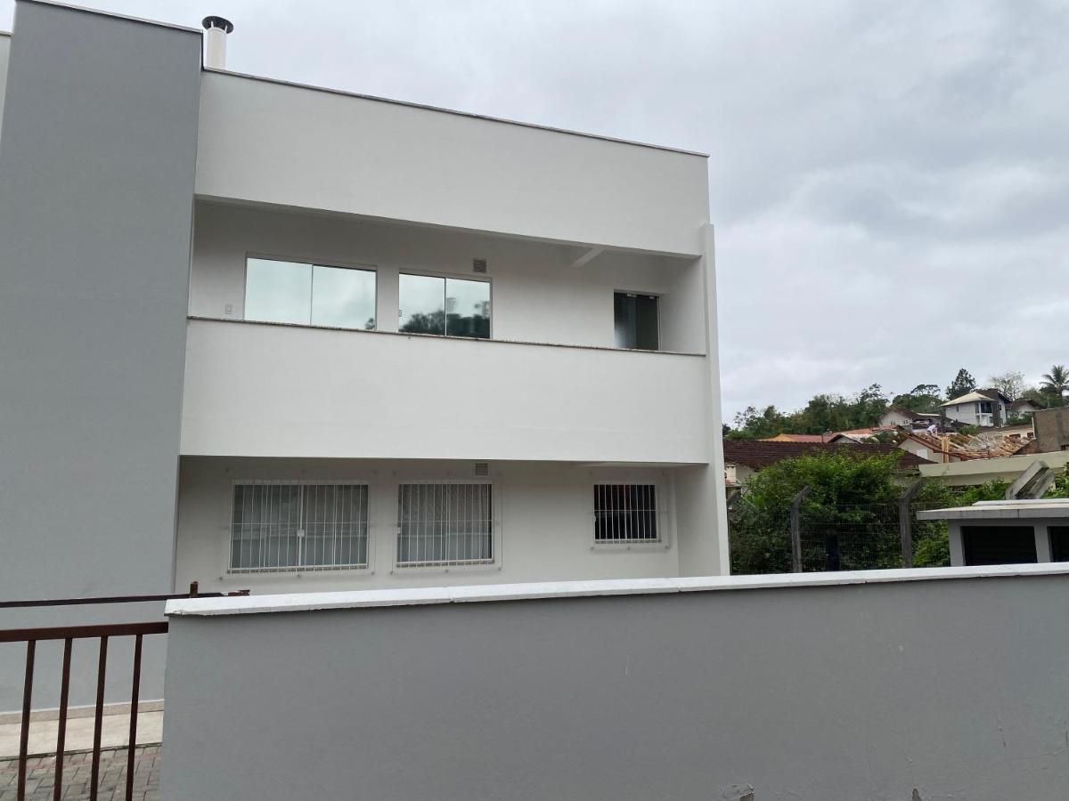 Germânica: Cozy 2-bedroom With Ac, Tv & Easy Access Apartment *