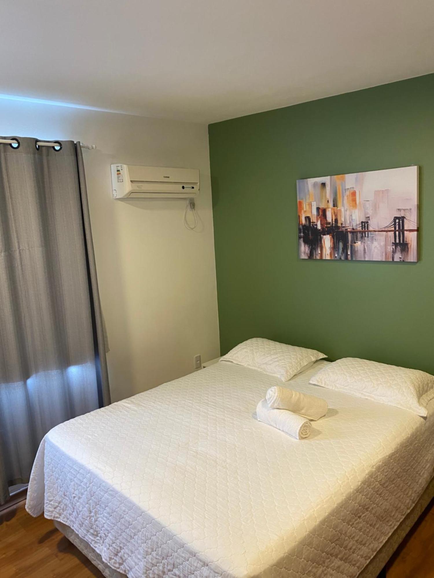 Germânica: Cozy 2-bedroom With Ac, Tv & Easy Access Apartment