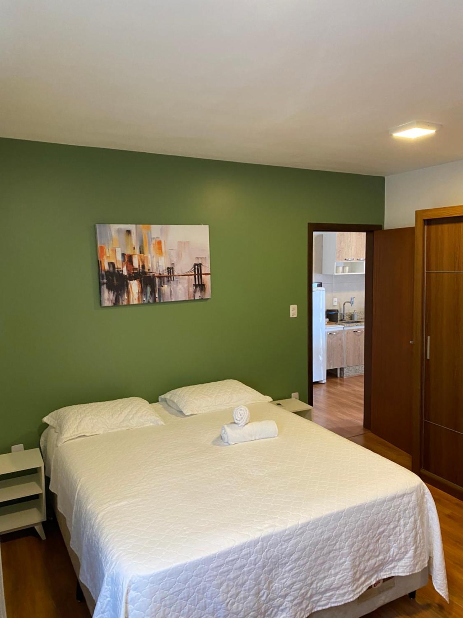 Apartment Germânica: Cozy 2-bedroom With Ac, Tv & Easy Access *