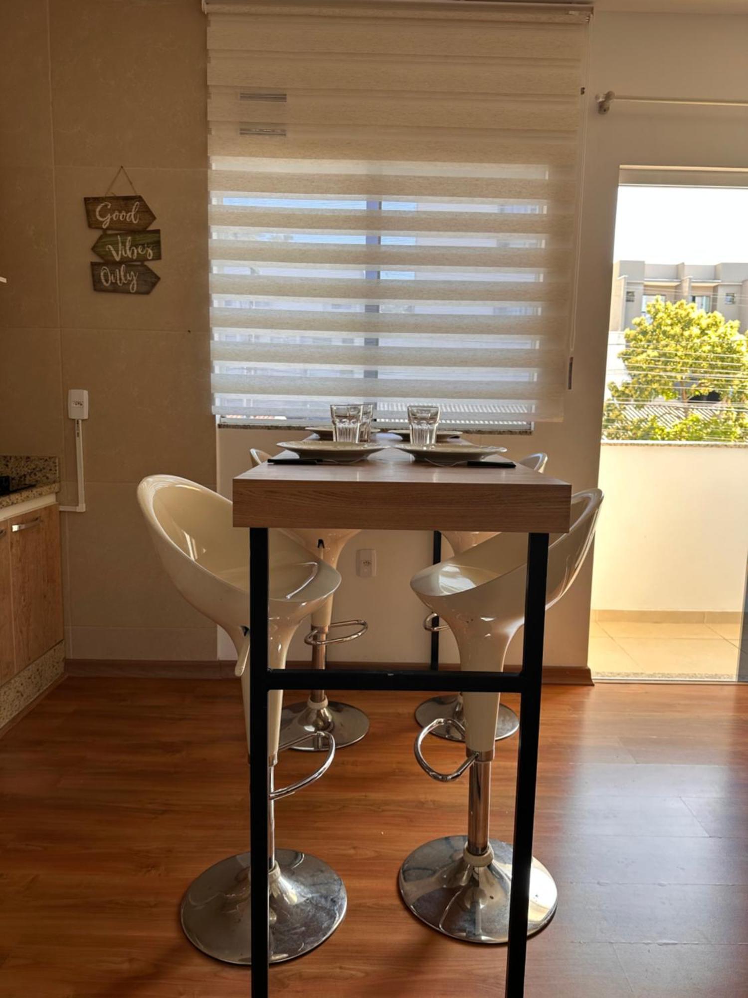 Apartment Germânica: Cozy 2-bedroom With Ac, Tv & Easy Access *