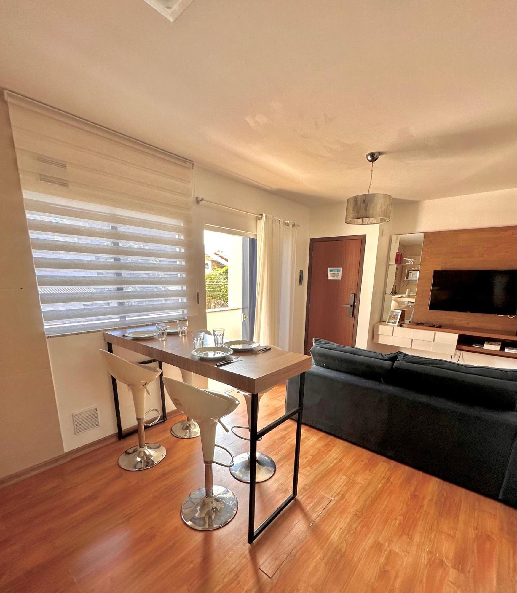 Apartment Germânica: Cozy 2-bedroom With Ac, Tv & Easy Access *